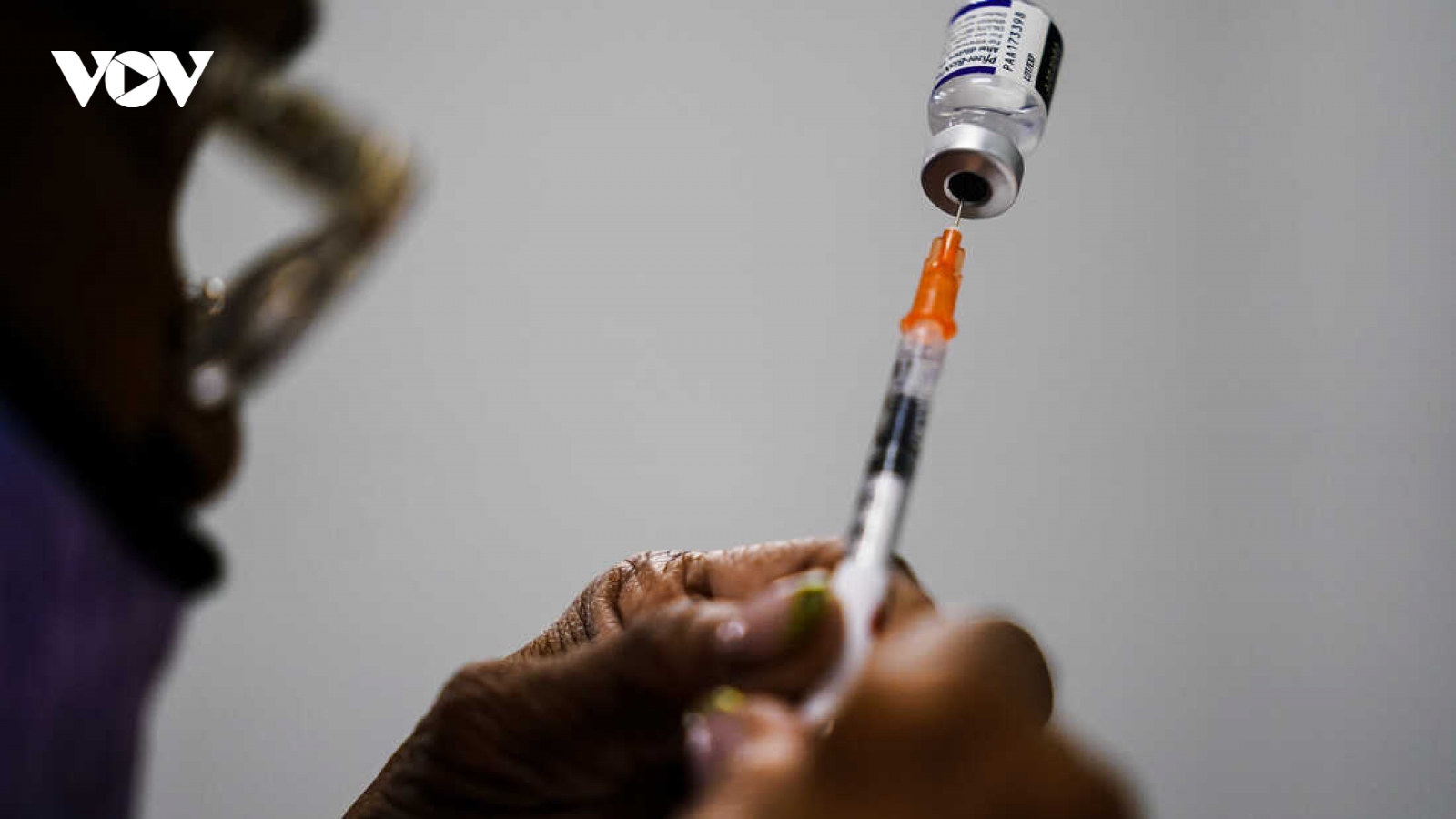 Vaccine phiên bản cập nhật của Pfizer tạo ra phản ứng miễn dịch mạnh hơn Omicron