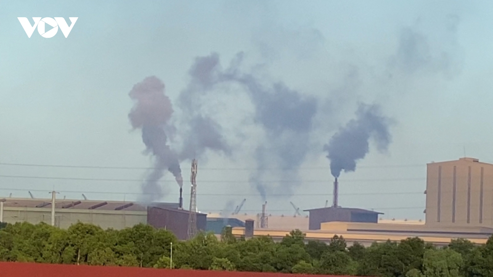 Bà Rịa – Vũng Tàu: Nhiều nhà máy xả khí thải có mùi hoá chất 