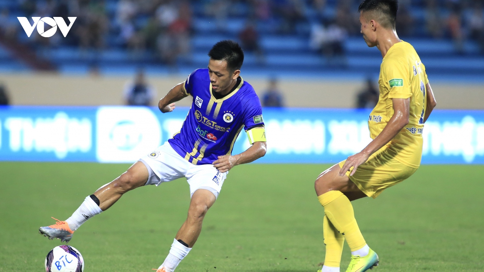 Đánh rơi chiến thắng trước Nam Định, Hà Nội FC vươn lên vị trí thứ 2 trên BXH
