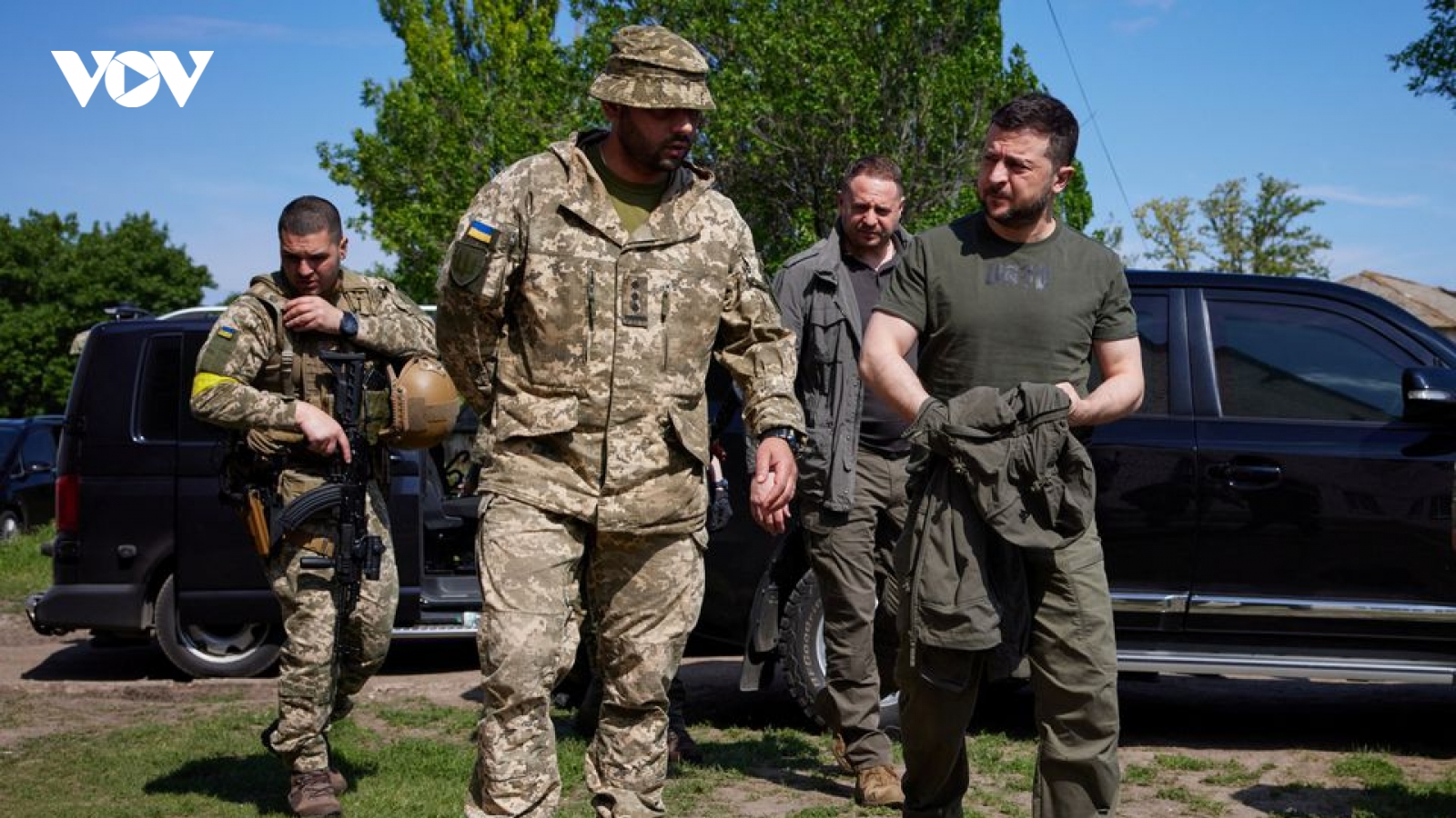 Tổng thống Ukraine thăm các binh sỹ ở Donbass