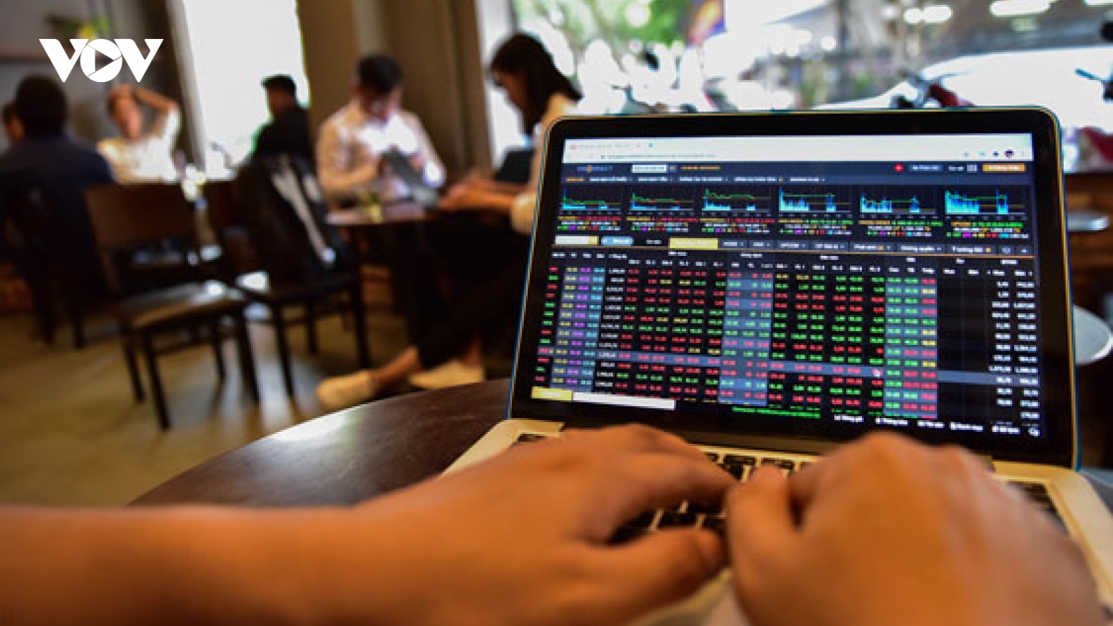 VN-Index có quán tính tăng điểm để kiểm định vùng kháng cự gần 1.200-1.210 điểm