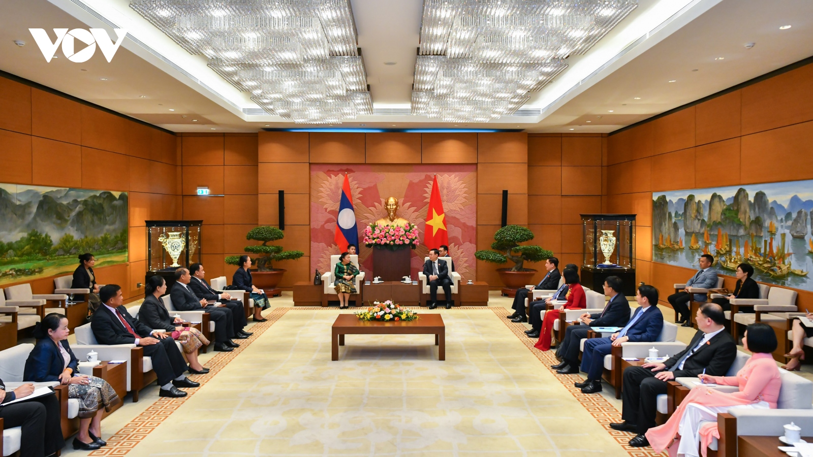 Chủ tịch Quốc hội mong muốn phát triển mối quan hệ giữa Quốc hội Việt Nam - Lào