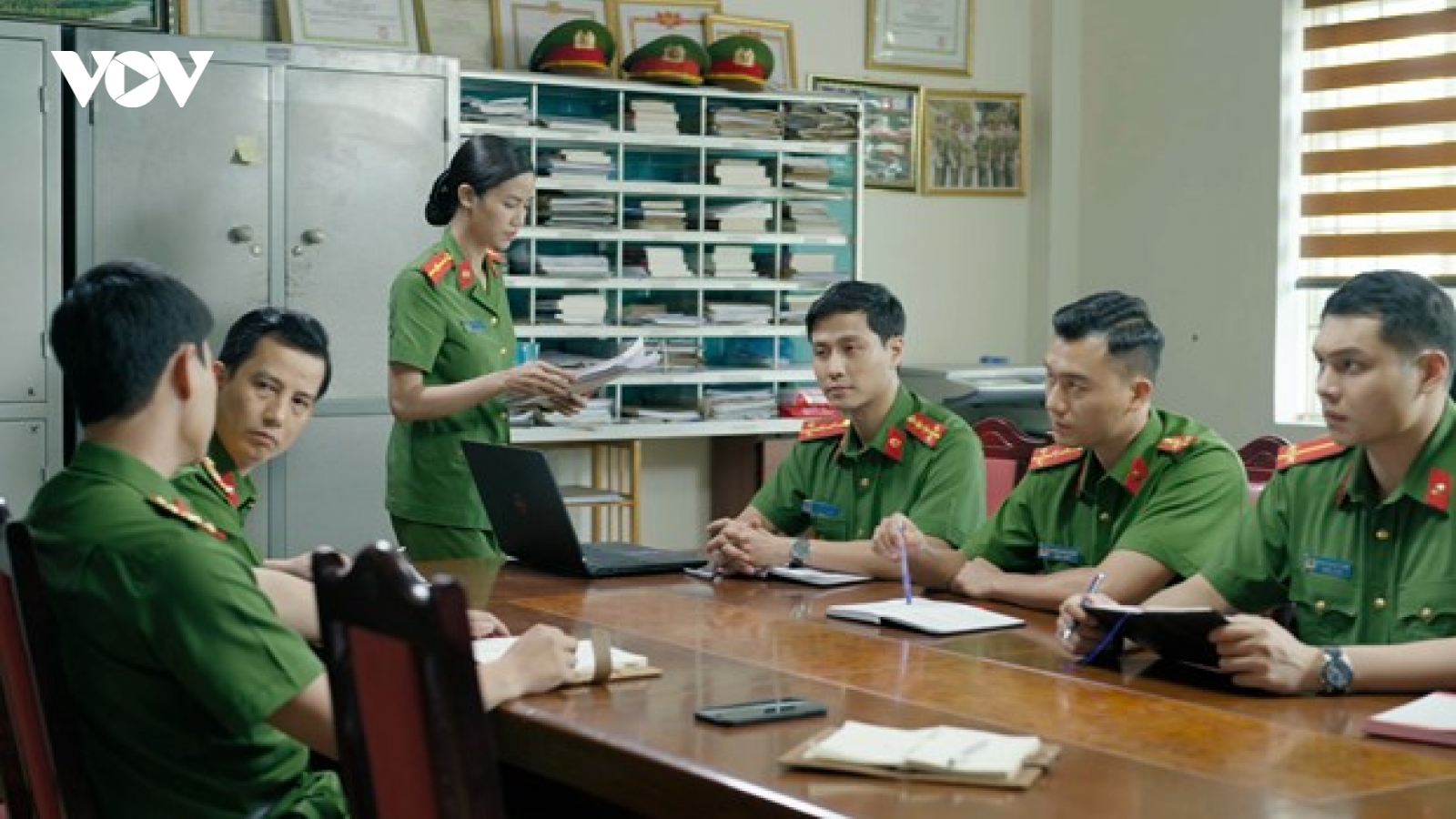 NSND Trung Anh bất ngờ cạo ria, Doãn Quốc Đam diễn xuất biến hóa trong "Đấu trí"