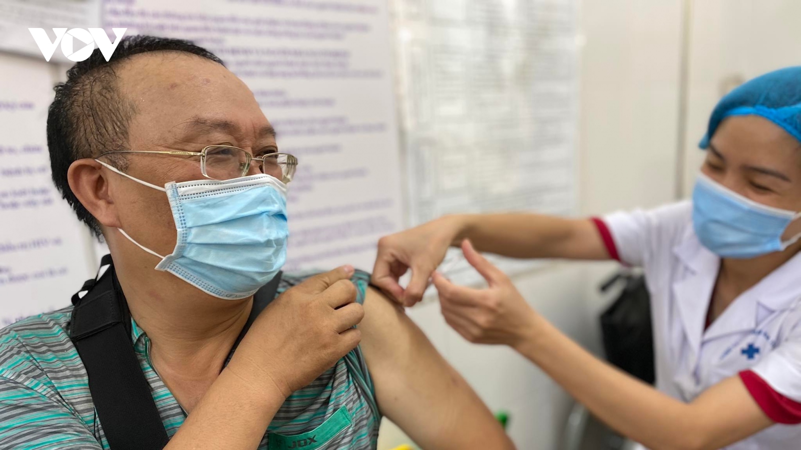 Có cần thiết tiêm mũi 4 vaccine COVID-19?