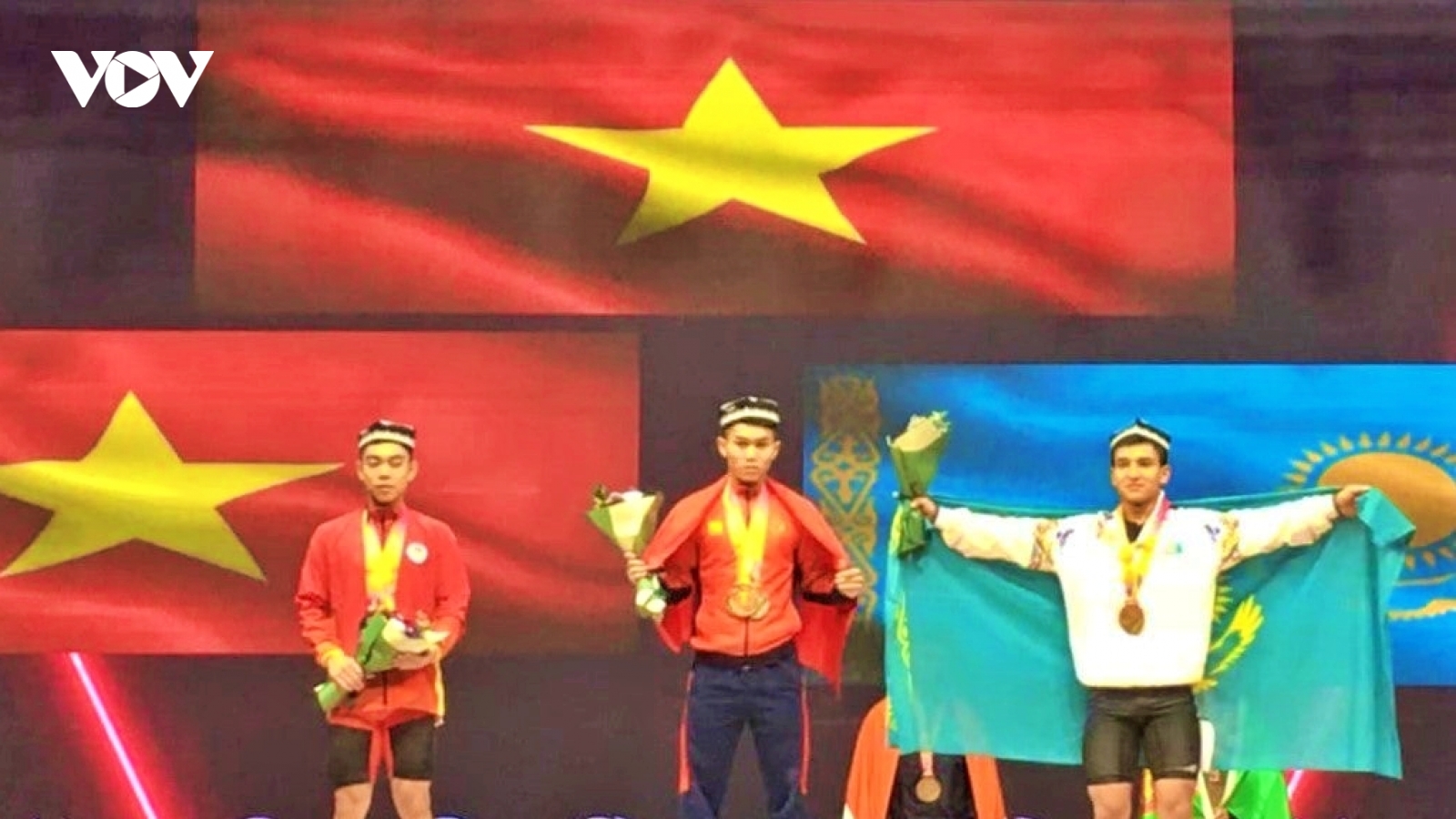 Lực sĩ 15 tuổi của Việt Nam phá 3 kỷ lục thế giới