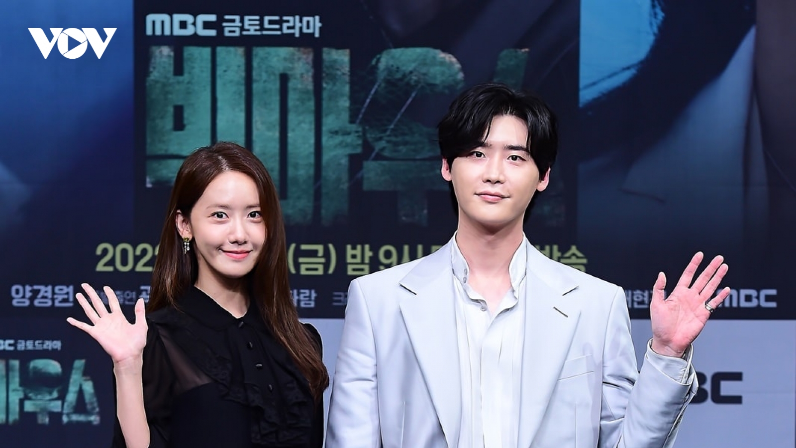"Nữ thần" YoonA (SNSD) rạng rỡ, sánh đôi cùng tài tử Lee Jong Suk