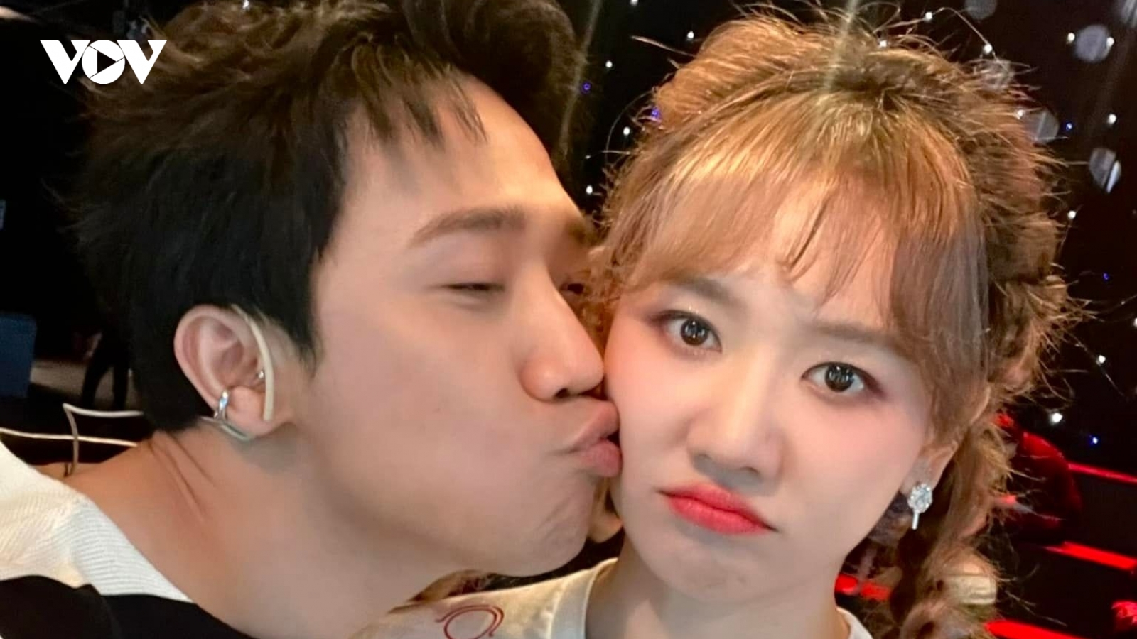 Chuyện showbiz: Trấn Thành đăng ảnh tình cảm bên Hari Won