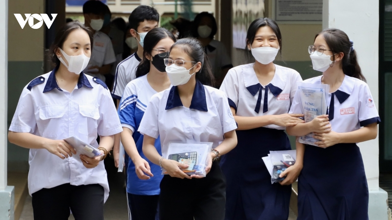 Kết thúc ngày thi đầu tiên, thí sinh phấn khởi vì đề thi vừa sức