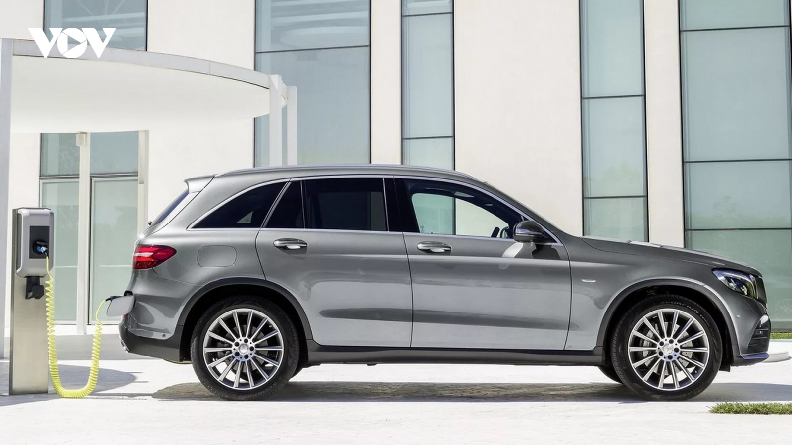 Triệu hồi hơn 1.000 xe Mercedes GLC do hệ thống điện bị ăn mòn
