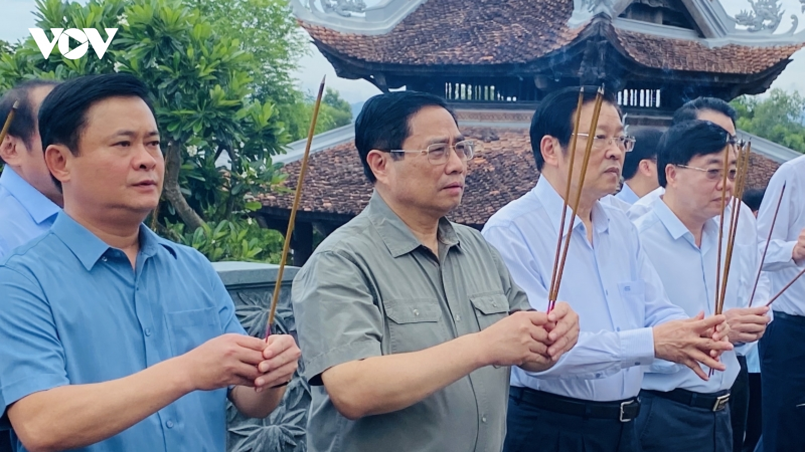 Thủ tướng Phạm Minh Chính dâng hương tưởng niệm Chủ tịch Hồ Chí Minh tại Nghệ An