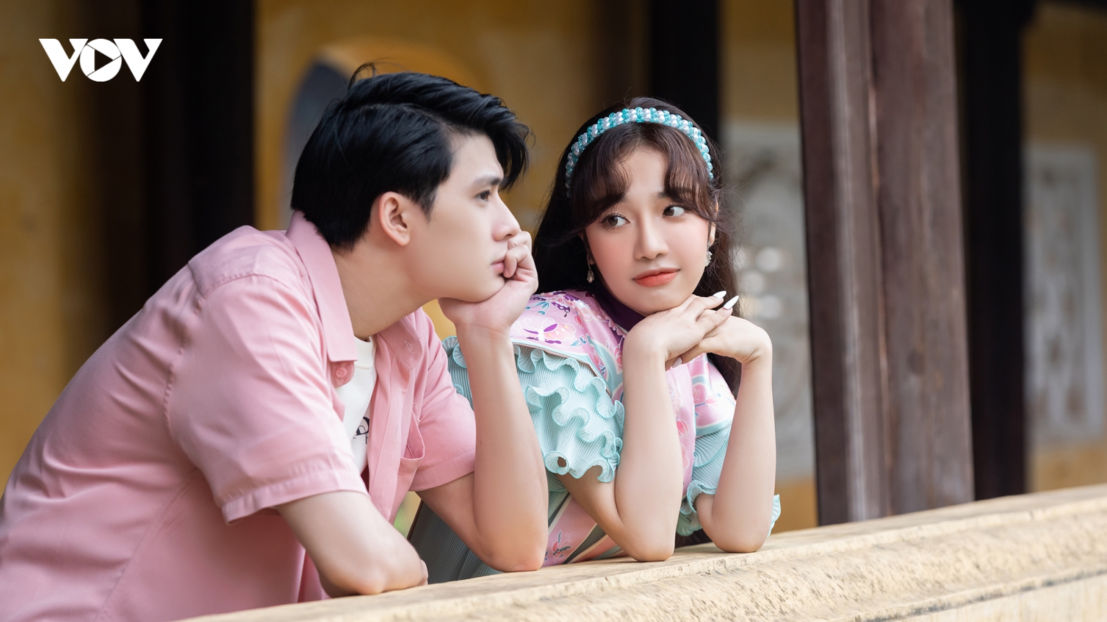 Hoàng Duyên trở lại với hình tượng thuần Việt, rap "giao duyên" trong MV mới