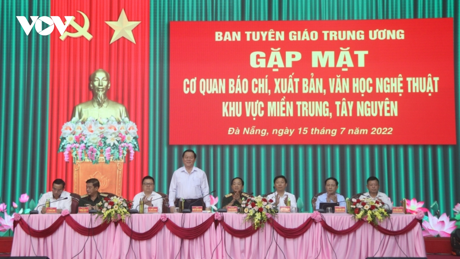 Ông Nguyễn Trọng Nghĩa gặp mặt cơ quan báo chí, VHNT miền Trung, Tây Nguyên