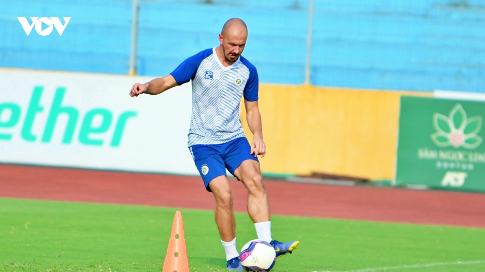 Ngoại binh của Hà Nội FC nói điều bất ngờ về SLNA