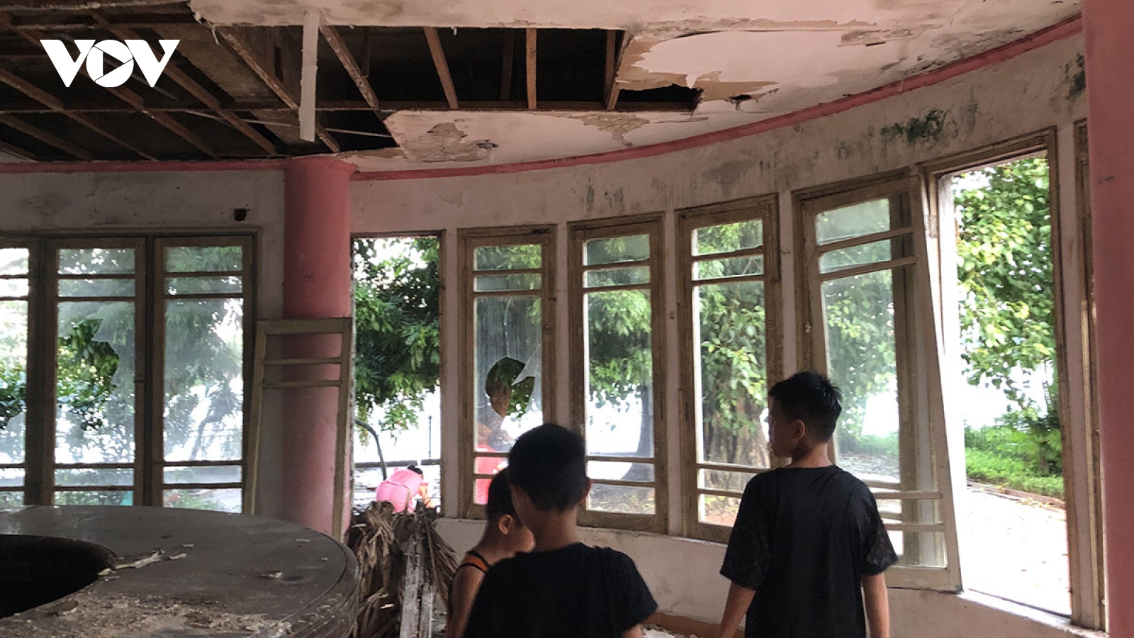 Quán Gió thành nhà hoang trong Công viên Thống Nhất 