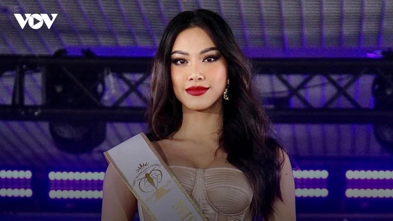 Kim Duyên catwalk đẹp mắt, giành giải Supra Model tại Hoa hậu Siêu quốc gia 2022