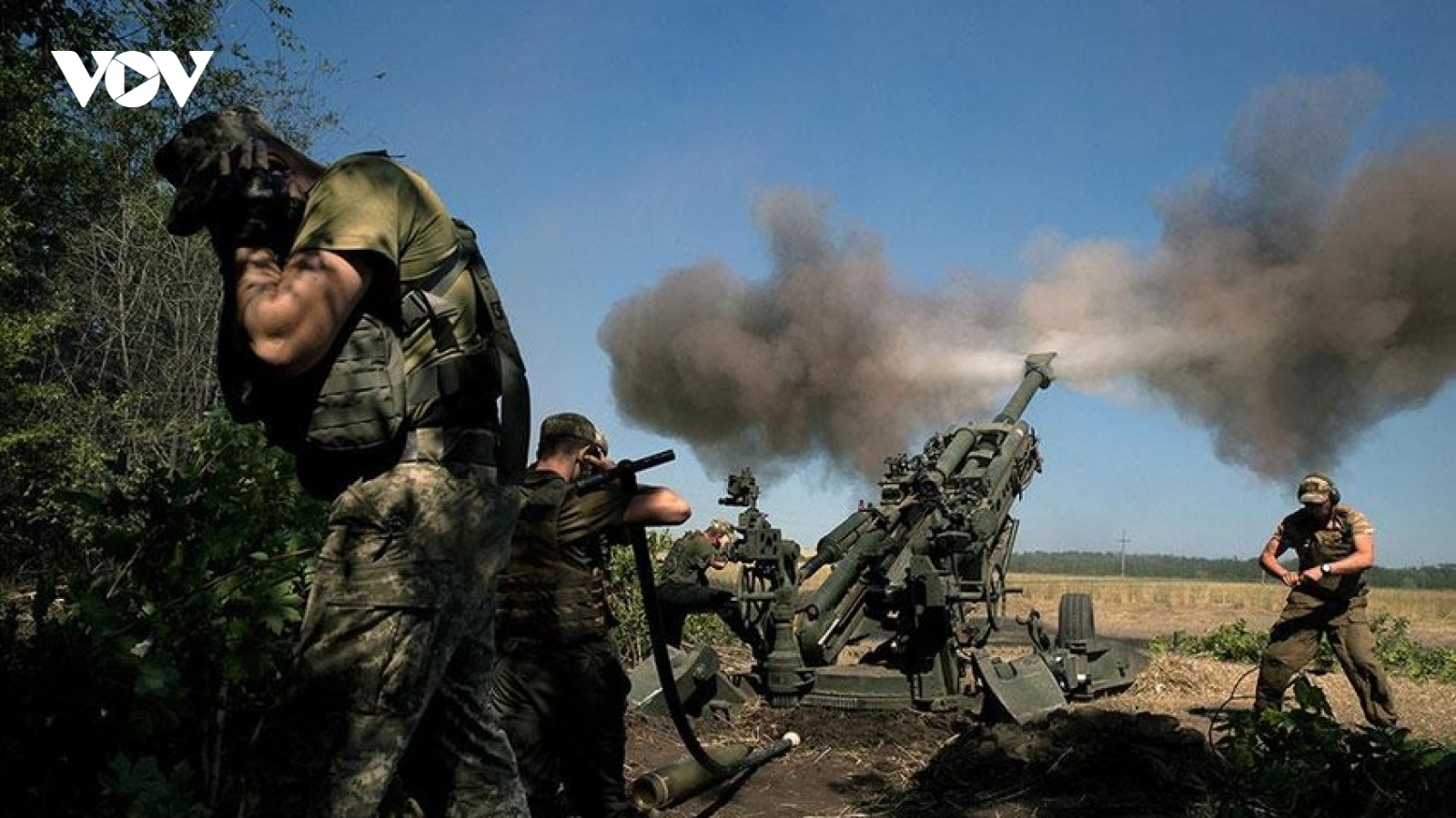 Ukraine tấn công cây cầu quan trọng ở Kherson, chuấn bị cho cuộc phản công lớn