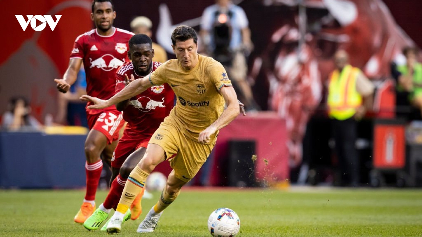 Lewandowski vô duyên kỳ lạ trong chiến thắng của Barca