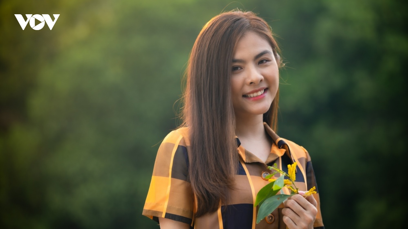 Vân Trang đóng phim "Dân chơi không sợ con rơi" khi vừa sinh em bé 