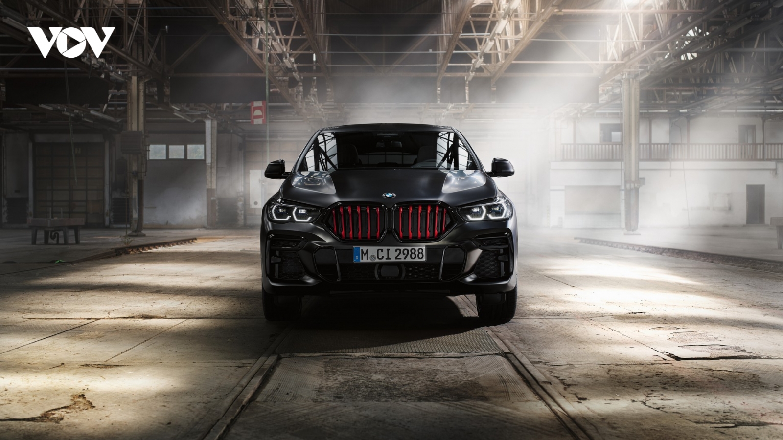BMW ra mắt phiên bản X6 Black Vermillion Edition