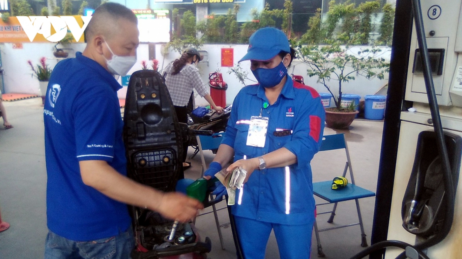 Giá xăng, dầu giảm ảnh hưởng thế nào tới nguồn thu ngân sách?