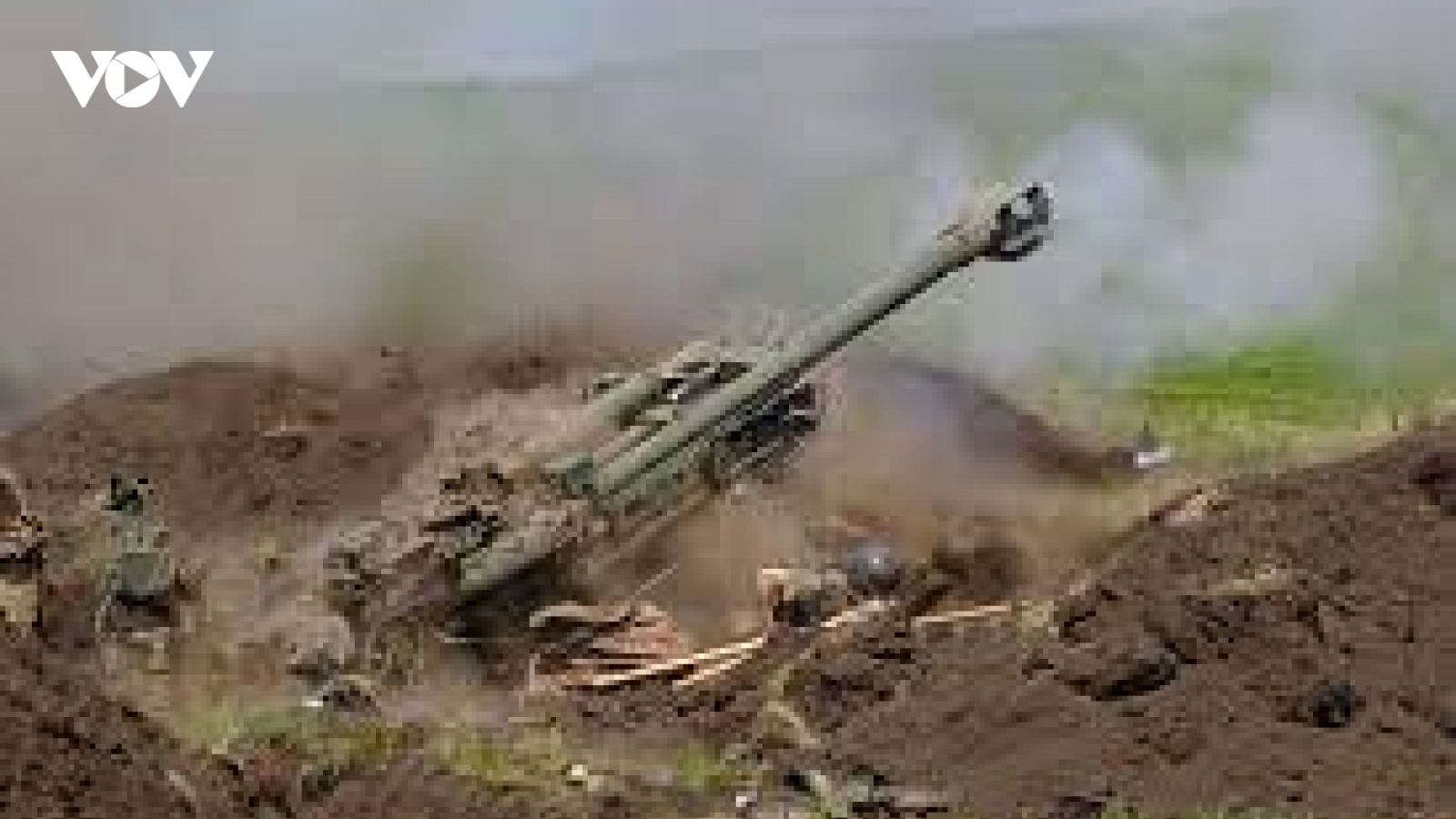 Quân đội Ukraine khai hỏa lựu pháo M777 và FH70 tại Donbass