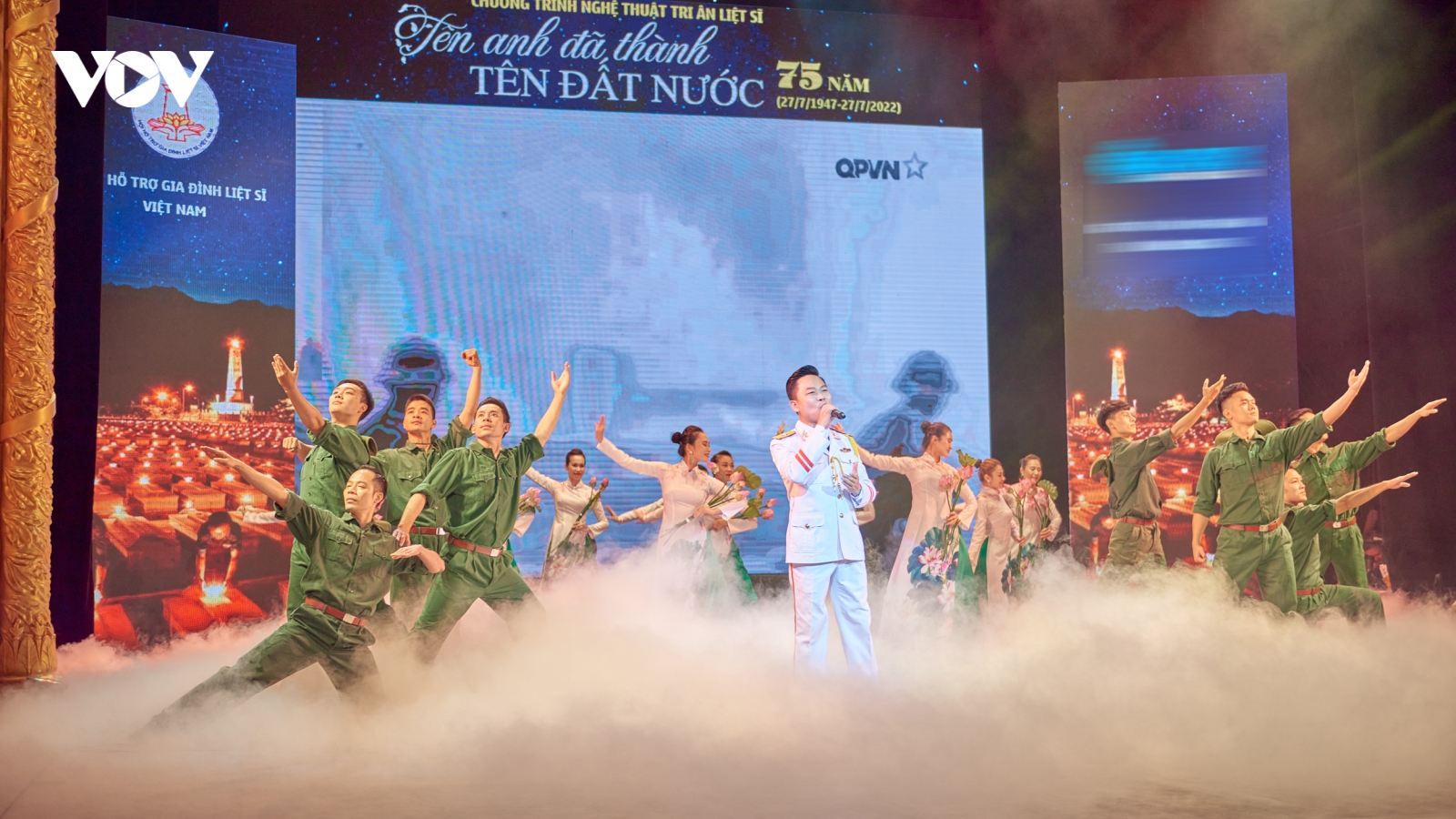 Toàn cảnh chương trình nghệ thuật “Tên anh đã thành tên đất nước”