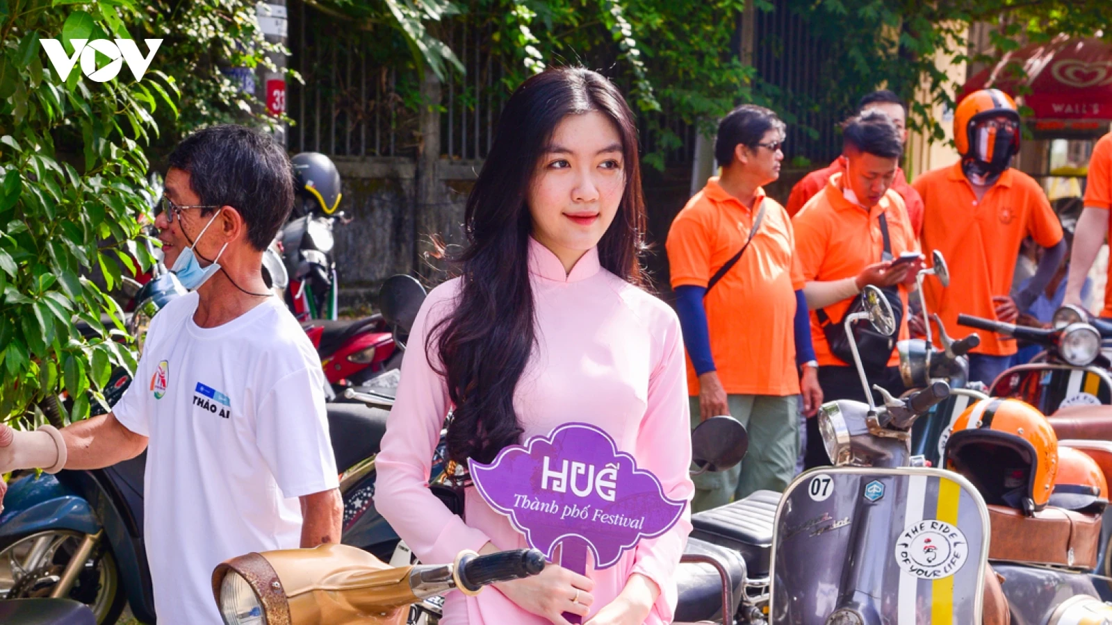 Xe máy cổ xuống phố nhân ngày du lịch Việt Nam