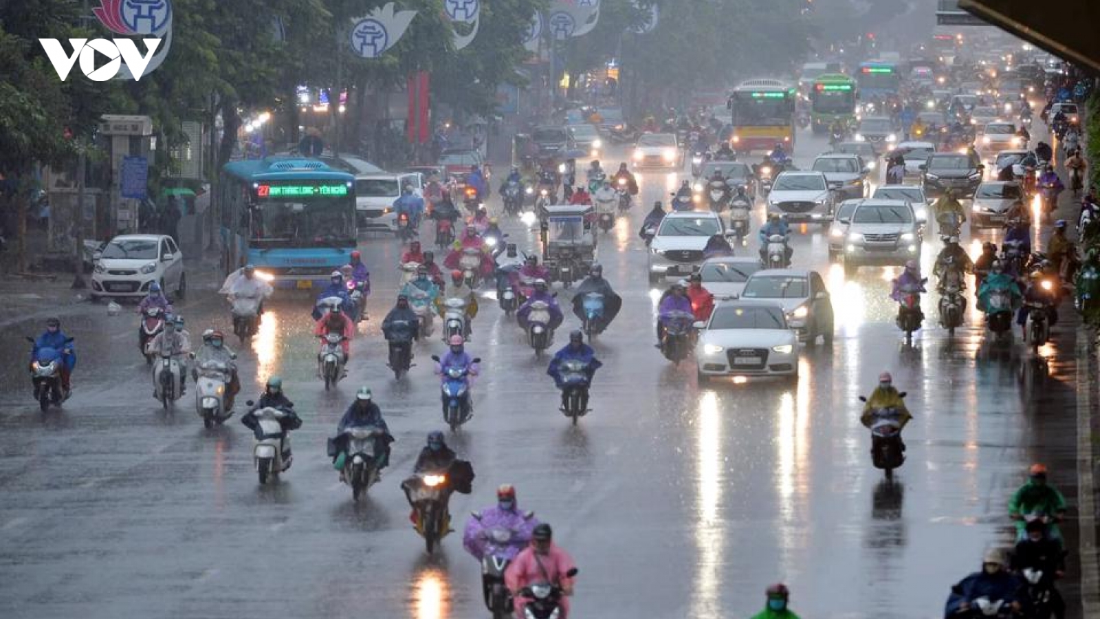 Thời tiết hôm nay 3/7: Miền Bắc và miền Trung nắng nóng, chiều tối có mưa rào
