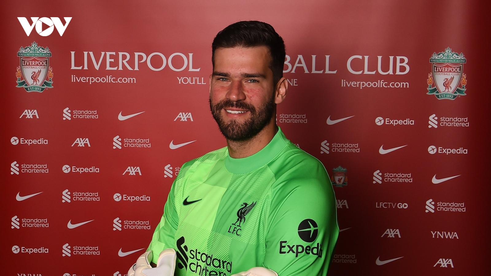 Ngày này năm xưa: Liverpool phá kỷ lục chuyển nhượng thế giới để mua thủ môn