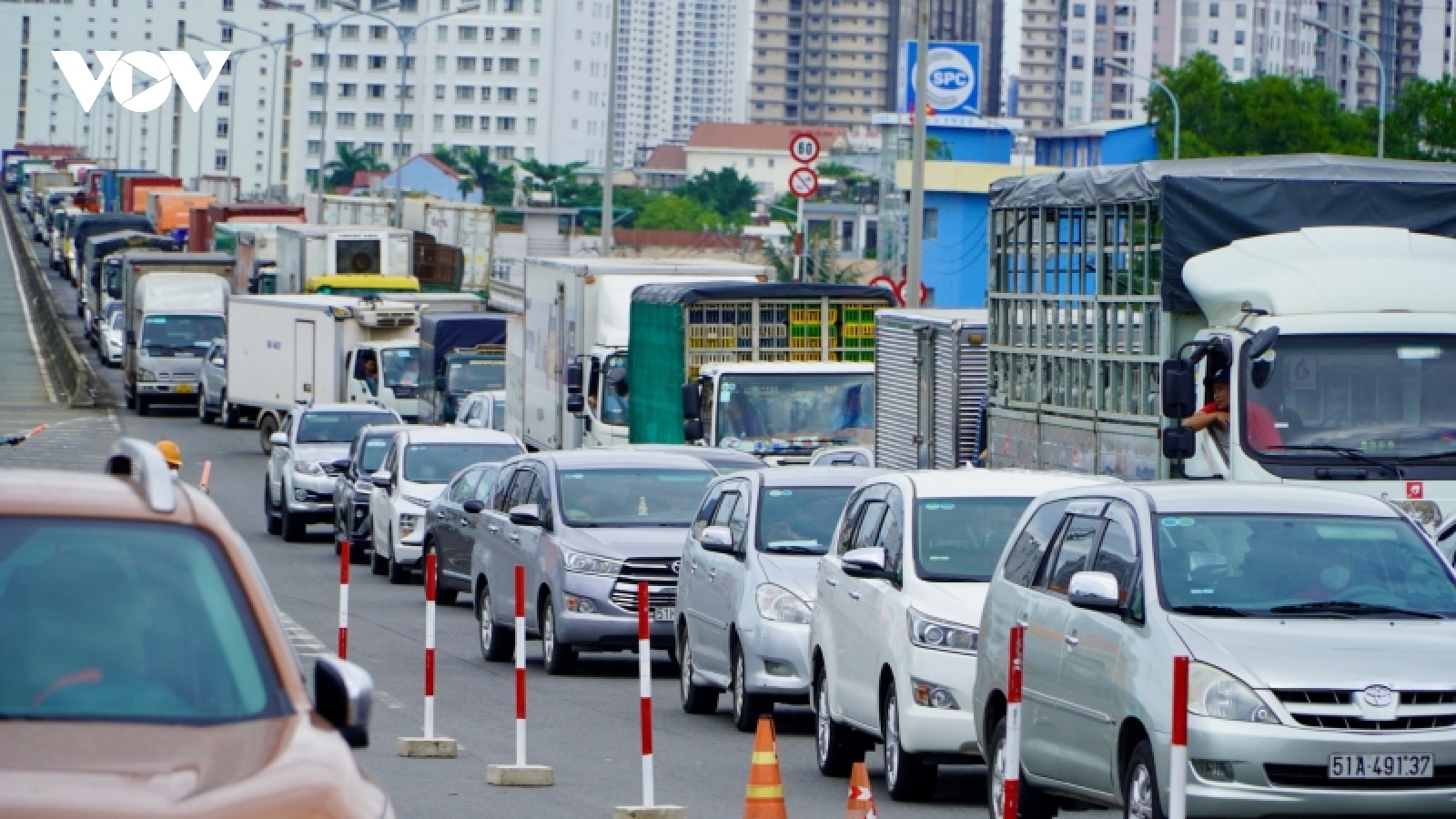 Kẹt xe tại cầu Phú Mỹ trong ngày đầu đóng làn sửa khe co giãn