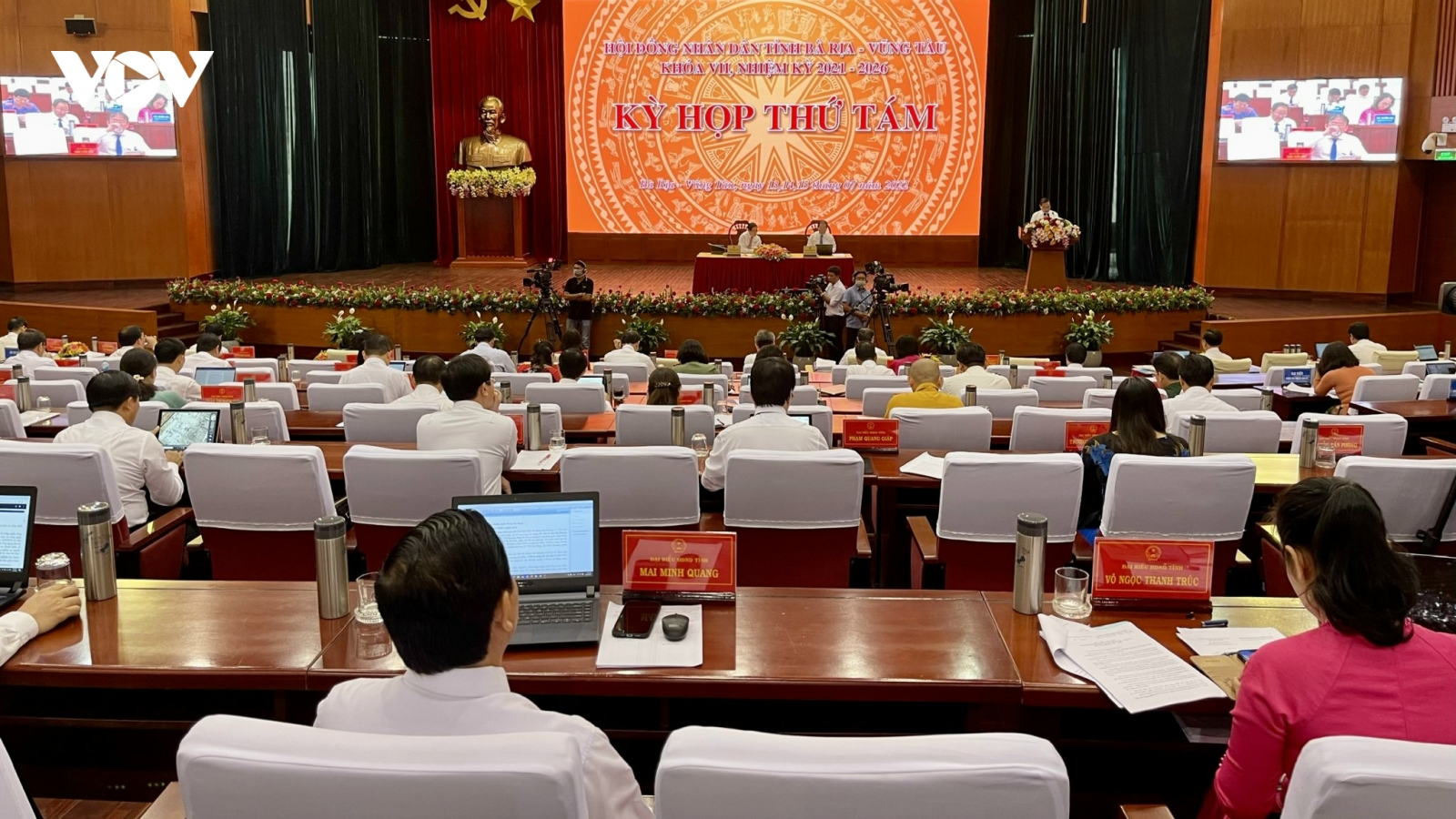 HĐND tỉnh, thành bàn thảo và thông qua hàng loạt nghị quyết quan trọng