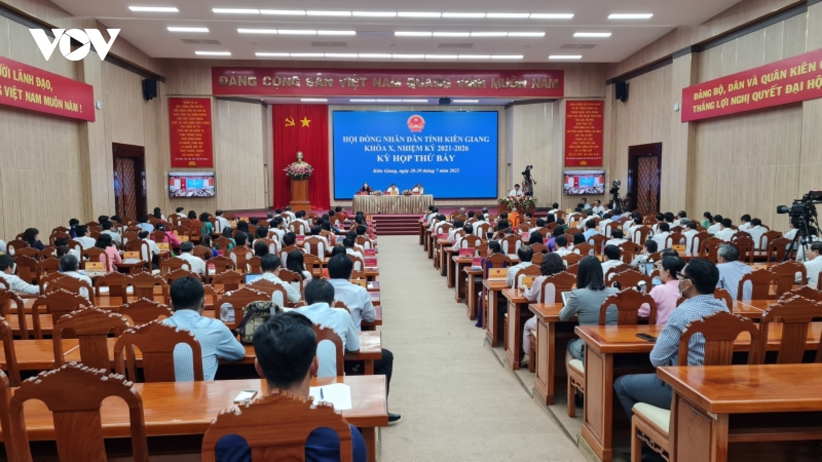Chất vấn về tình trạng thiếu thuốc ở Kiên Giang và xử lý rác thải ở Phú Quốc