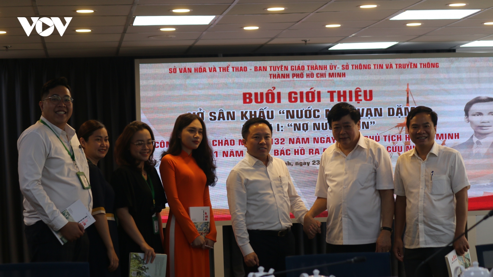 Vở sân khấu “Nợ nước non” ra mắt công chúng tại TP.HCM