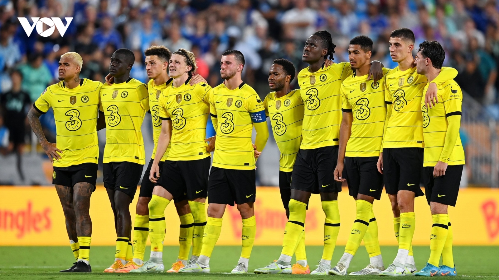 Arsenal và Chelsea nhận kết quả trái ngược ở ngày thi đấu bị lùi lịch vì mưa lớn