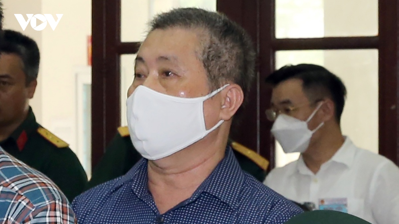 Cựu Thiếu tướng Lê Xuân Thanh cúi đầu nhận lỗi