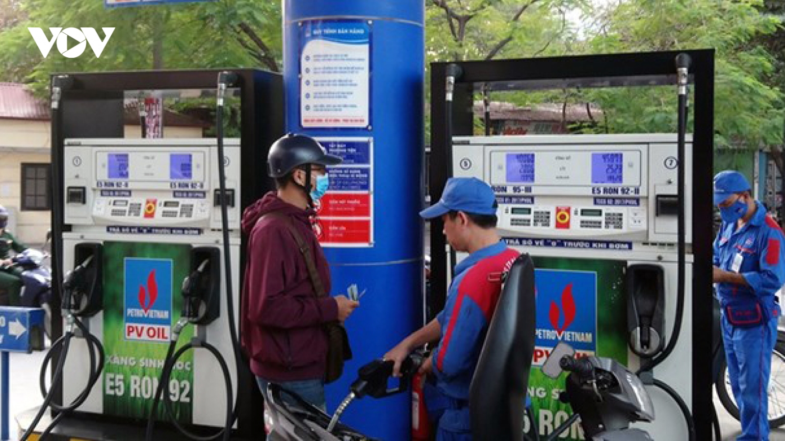 Xăng dầu giảm giá mạnh: Vì sao giá nhiều loại hàng hoá chưa giảm?