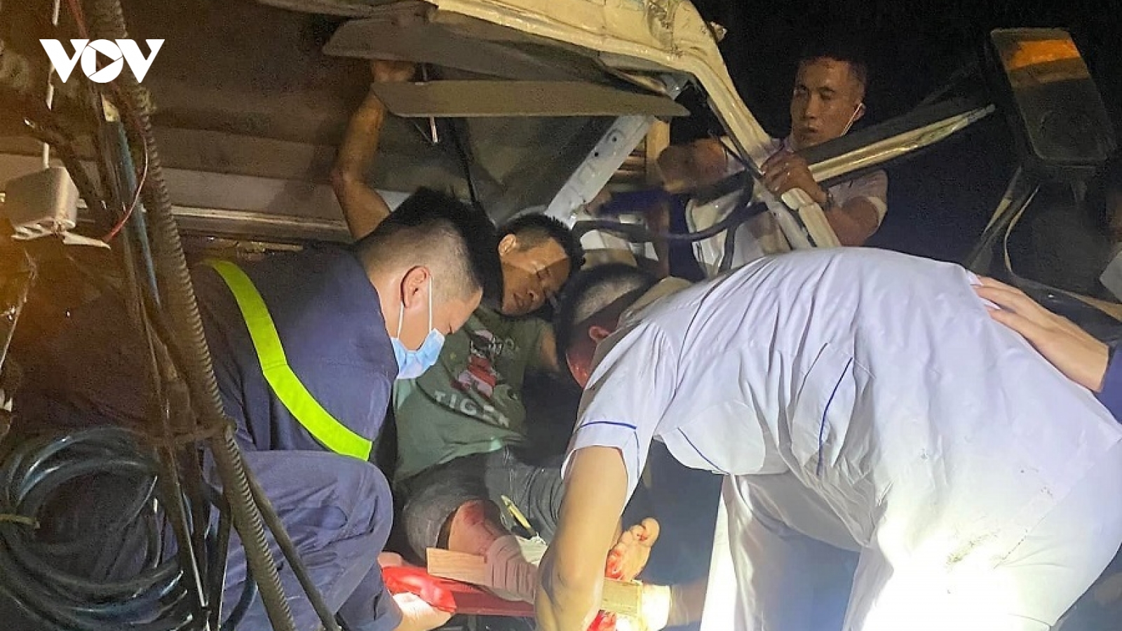 Xe khách va chạm xe bồn tại Nghệ An, tài xế tử vong, 19 hành khách bị thương
