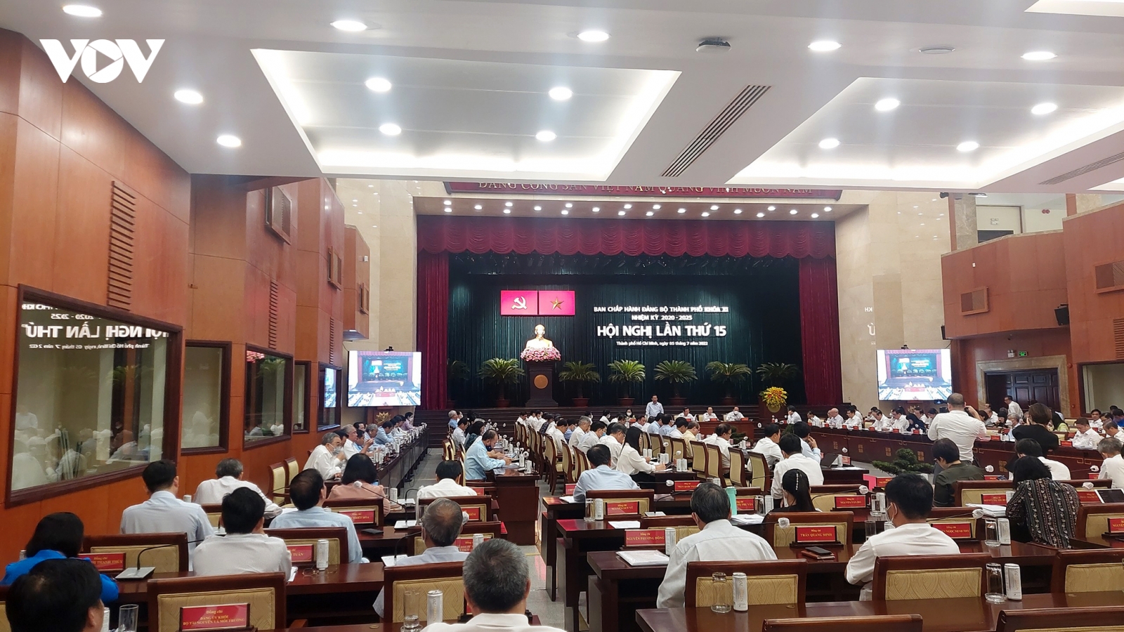 TP.HCM quyết tâm không cho “dịch chồng dịch” để phát triển kinh tế