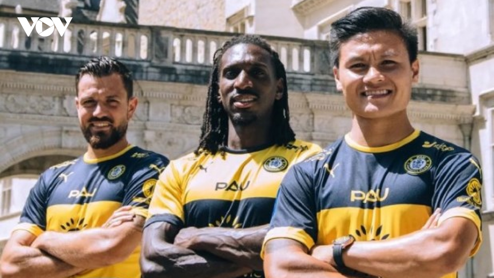 Quang Hải làm nhân vật chính trong màn ra mắt áo đấu của Pau FC