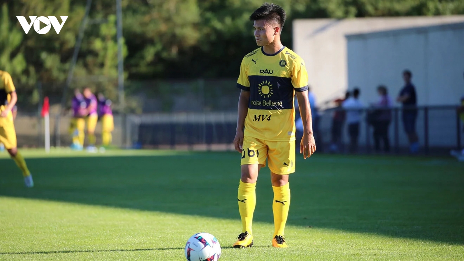 Quang Hải chính thức ra mắt Pau FC: 30 phút của sự hy vọng