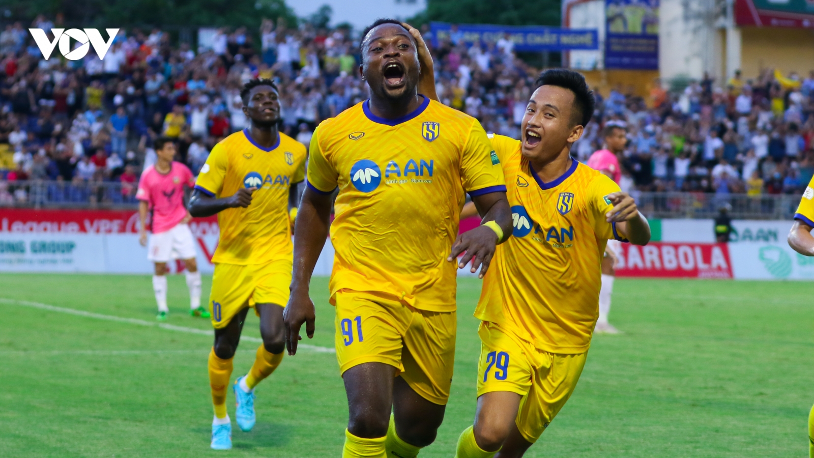 Bảng xếp hạng sau vòng 7 V-League 2022: SLNA dẫn đầu, HAGL bứt phá