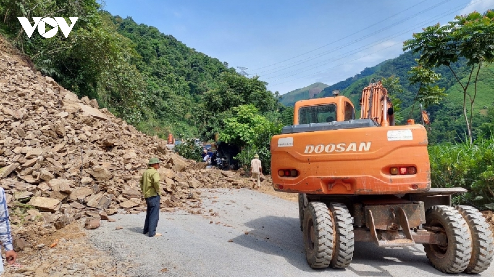 Sạt lở trên Quốc lộ 37 đoạn qua Sơn La gây ùn tắc giao thông