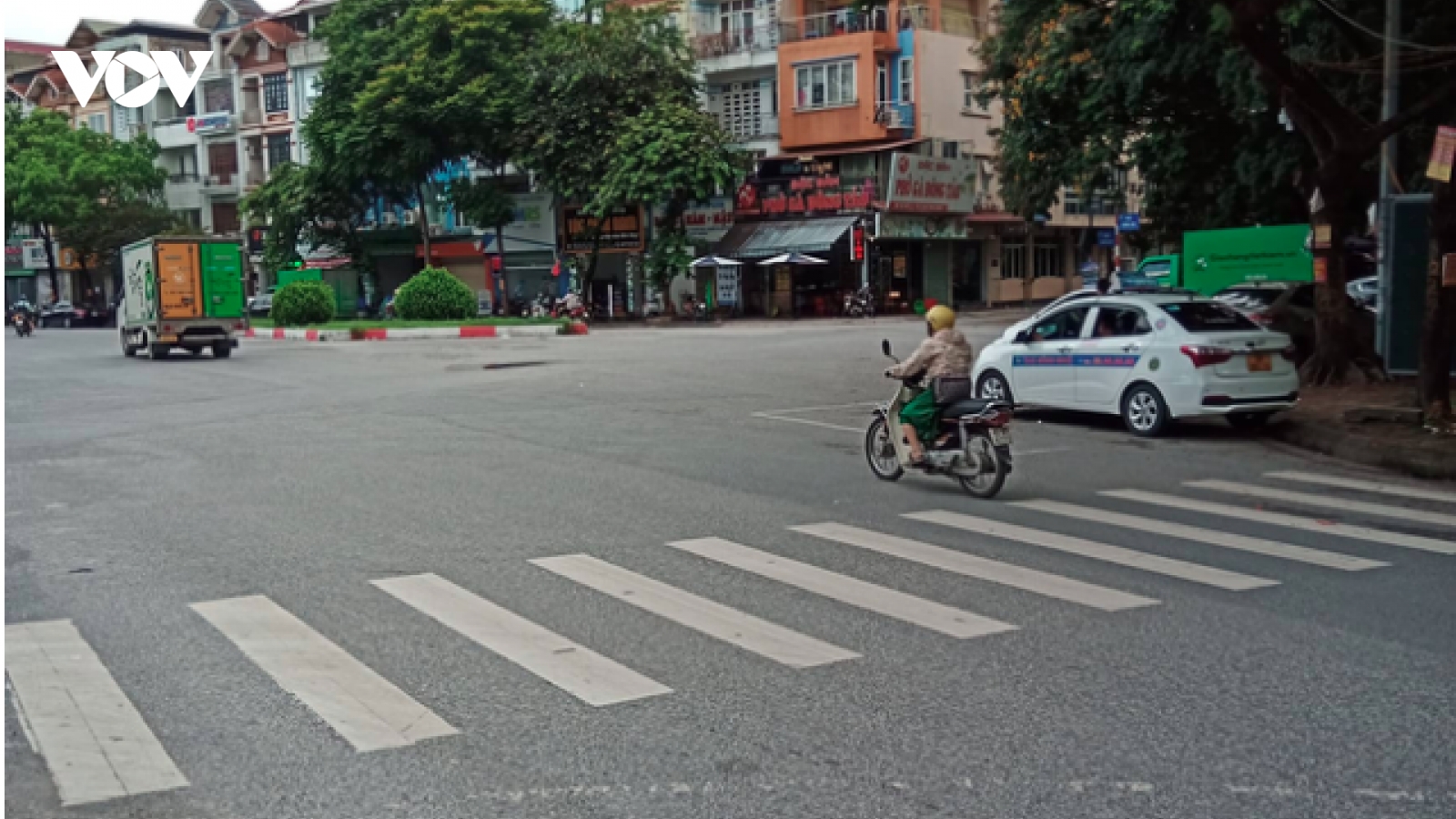  Tài xế ô tô gây tai nạn khiến 1 người đi đường nguy kịch rồi bỏ chạy