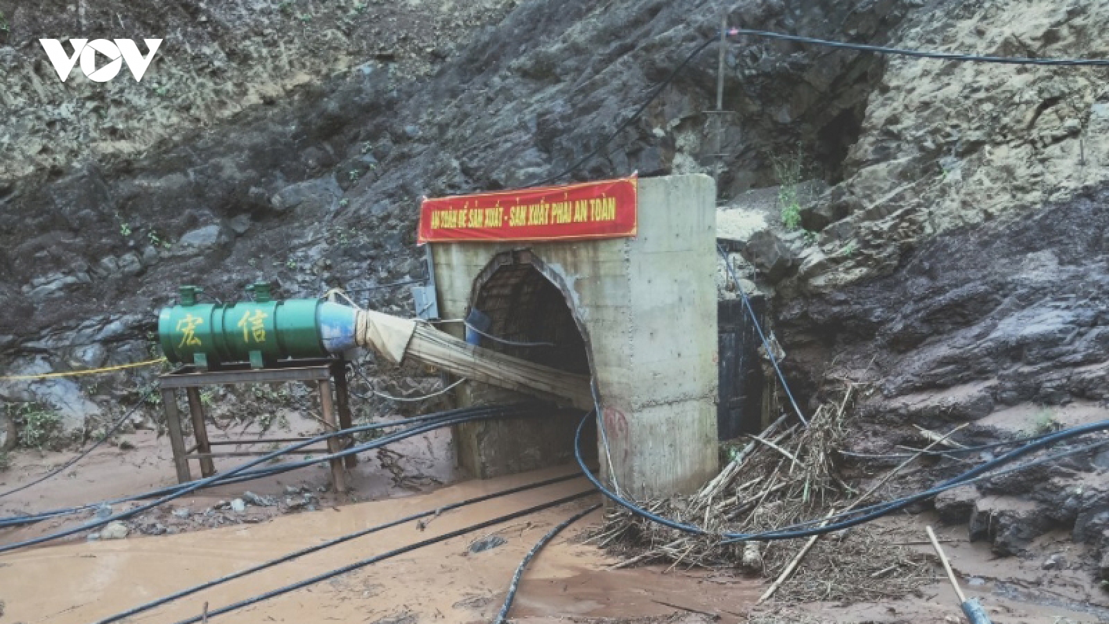 4 công nhân bị lũ cuốn khi đang thi công hầm thủy điện