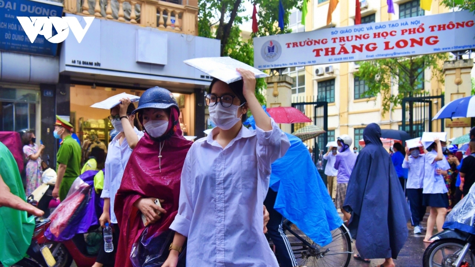 Thí sinh bước vào ngày thi cuối của kỳ thi tốt nghiệp THPT 2022