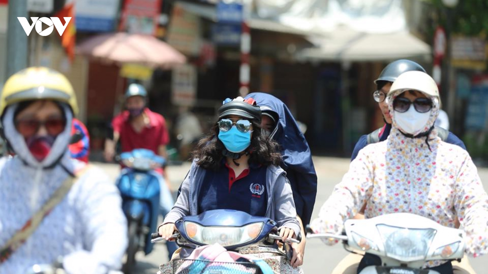Thời tiết ngày 16/7: Miền Bắc nắng nóng, Trung và Nam Bộ có mưa dông rải rác