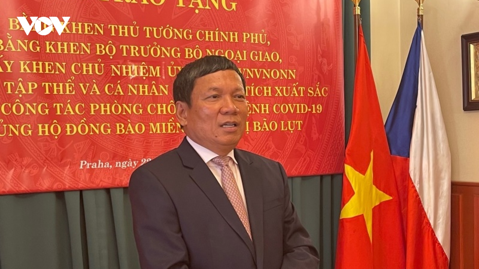 Vinh danh Việt kiều tại Séc có nhiều đóng góp cho quê hương đất nước