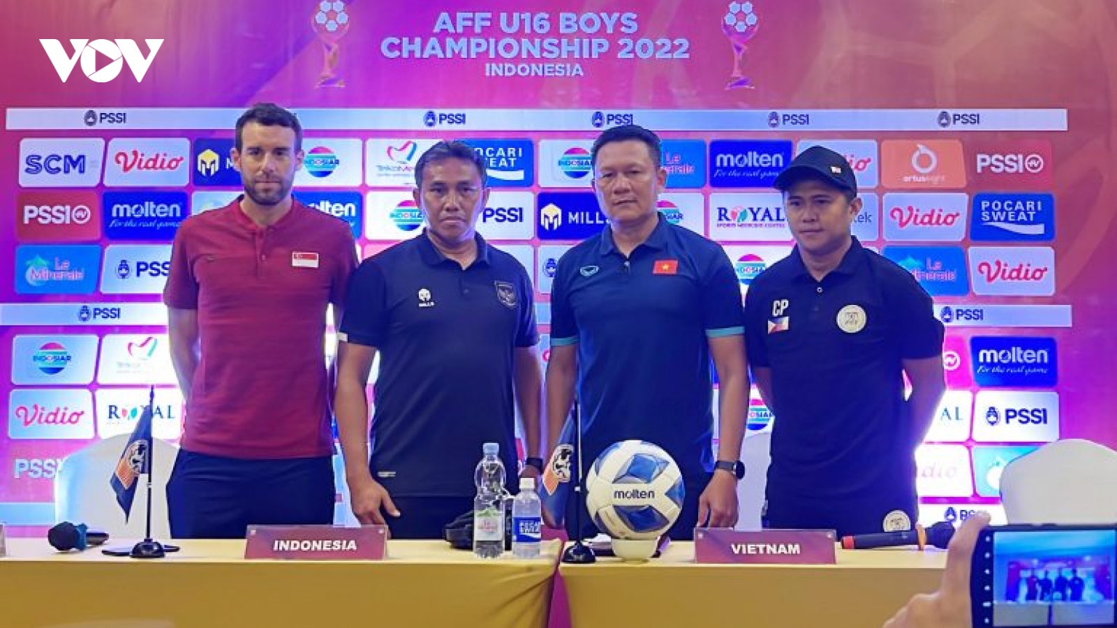 Thuyền trưởng U16 Việt Nam nói gì về áp lực từ CĐV Indonesia?