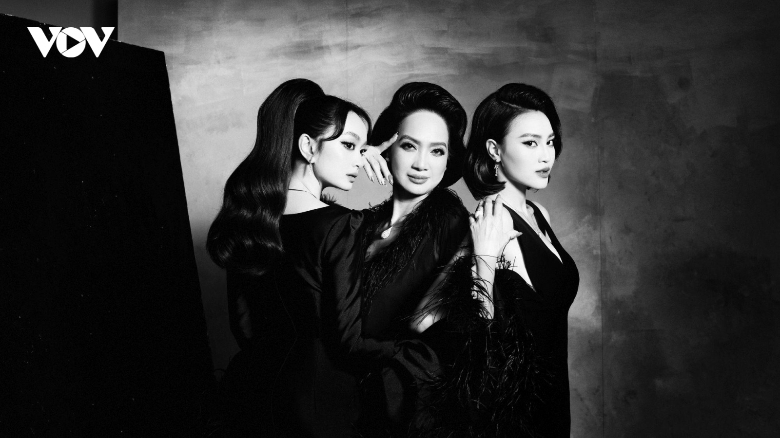Lan Ngọc hội ngộ Kaity Nguyễn và NSND Lê Khanh trong phim "Cô gái từ quá khứ"