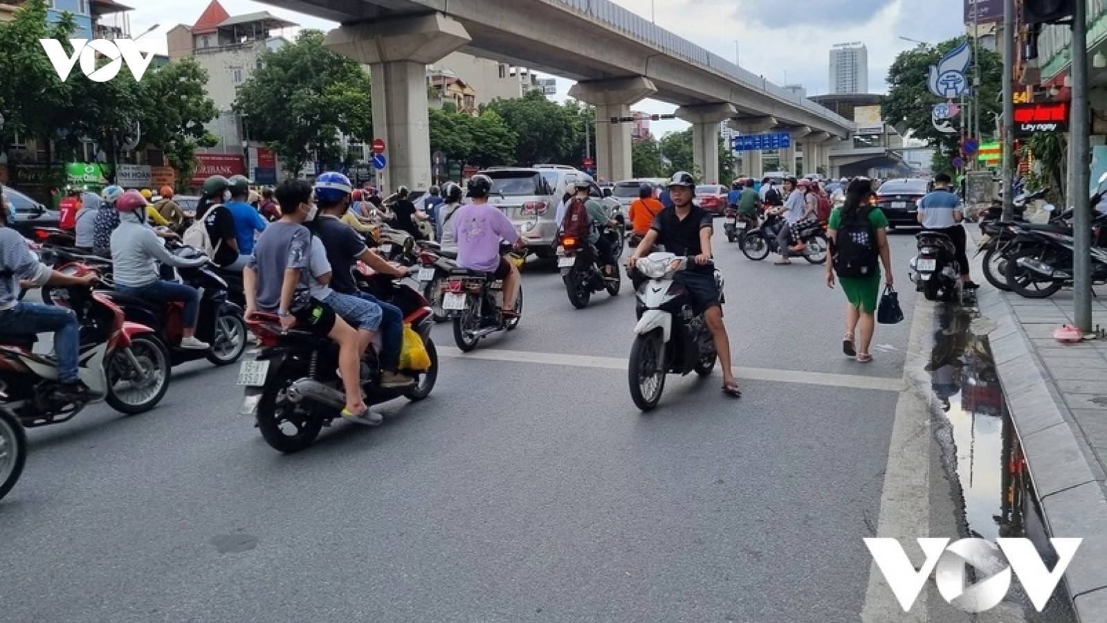 Phân làn cứng trên đường Nguyễn Trãi: Liệu có vừa làm, vừa rút kinh nghiệm?